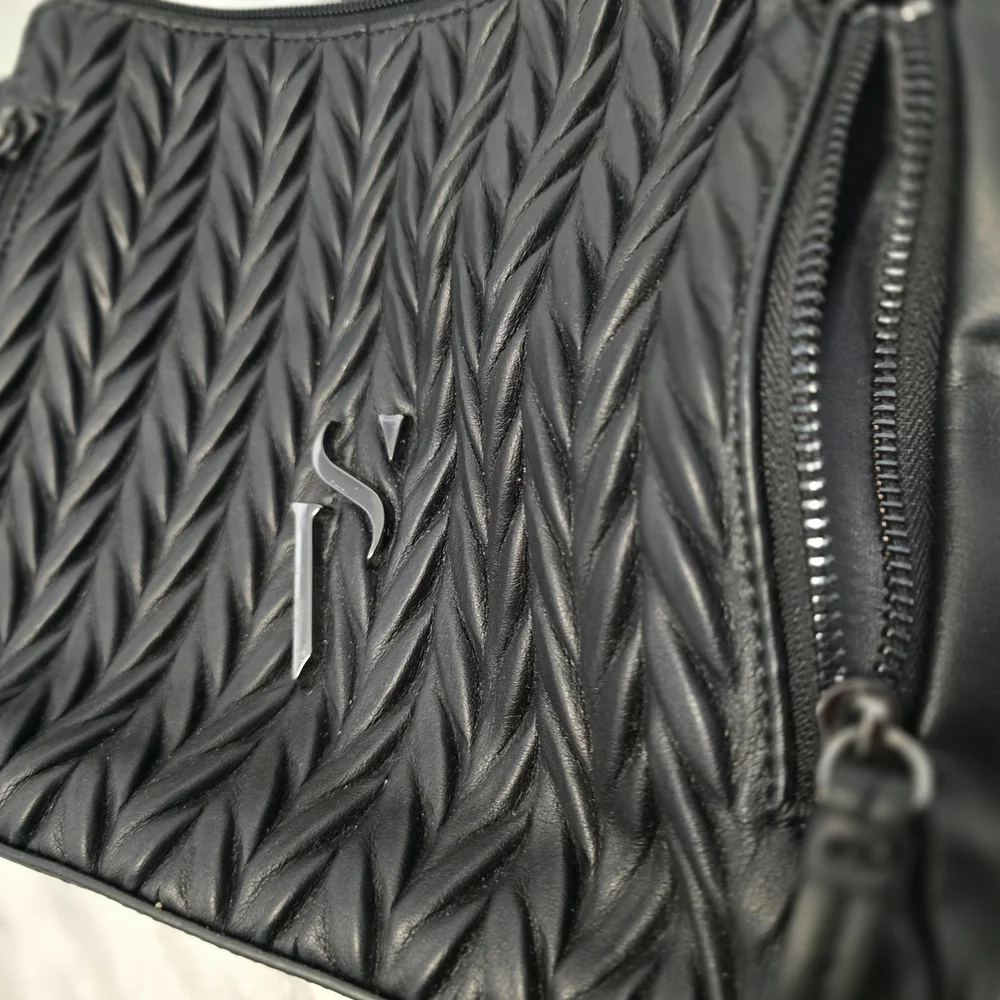 Simply Vera Vera Wang Black Textured Crossbody Bag - Picture 8 of 16